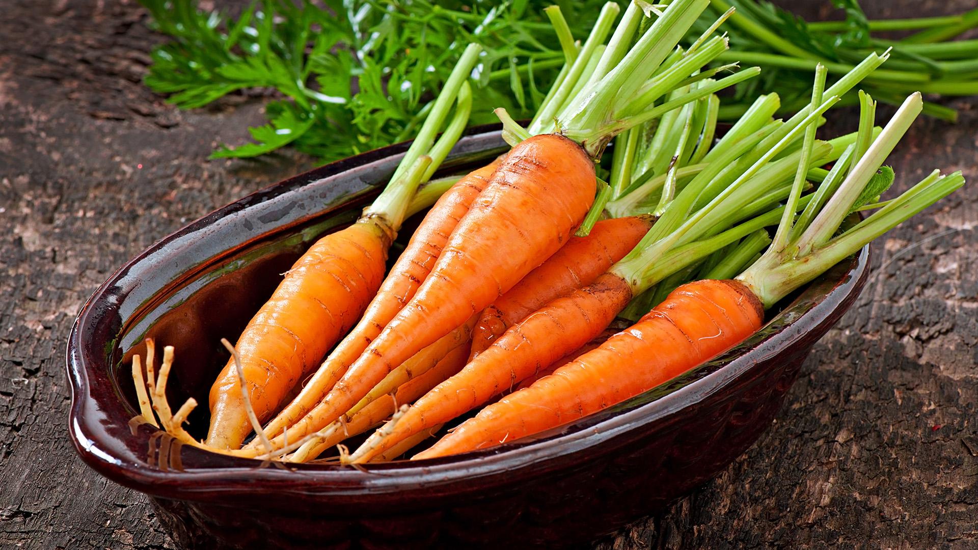 Включи морковь про новый. Морковь Парижская Каротель. Ведро моркови. Ведро с морковкой.